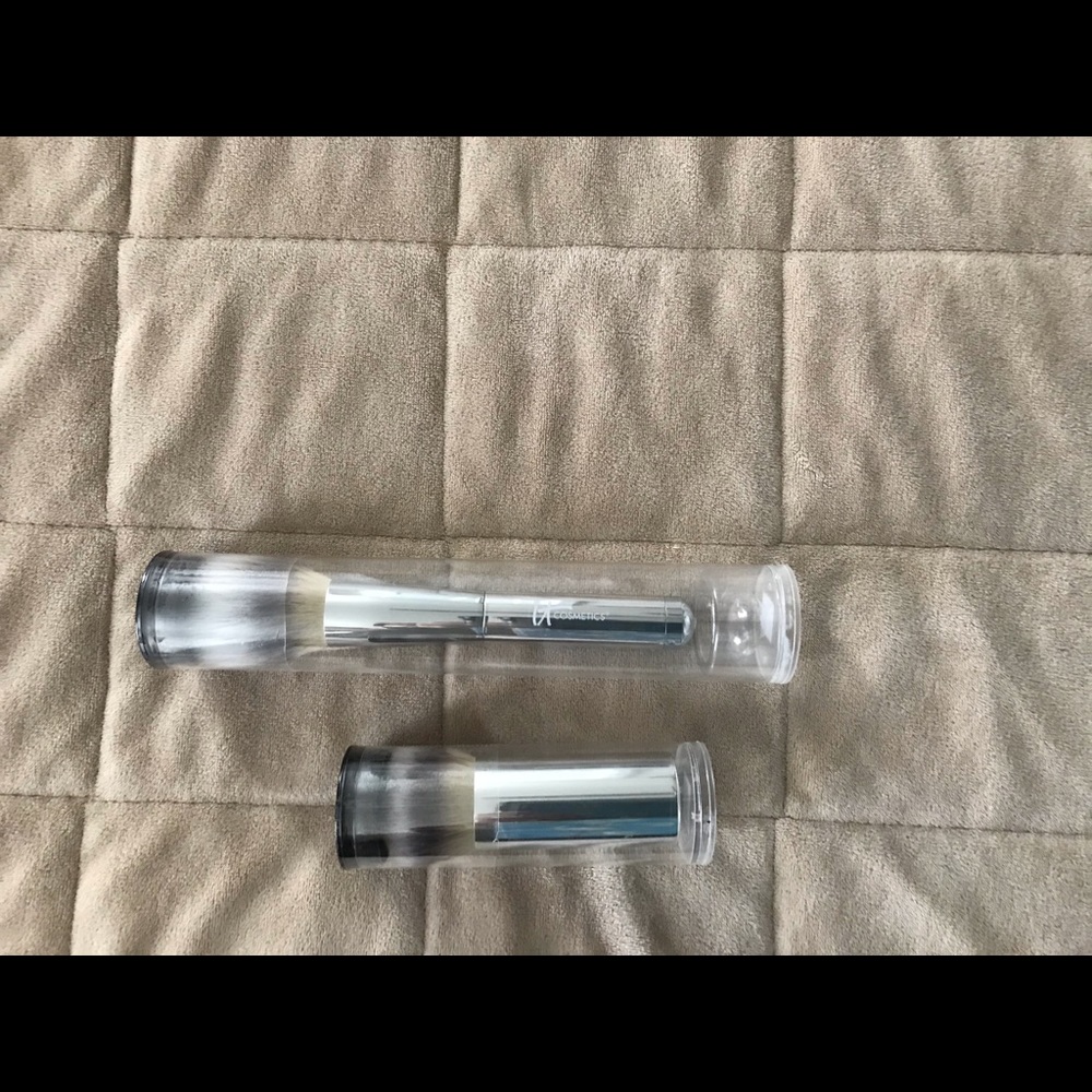 ** NEW ** it Cosmetics Brush Set